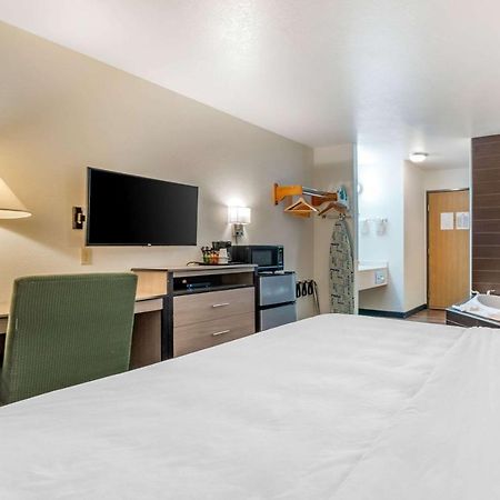 Econo Lodge Pueblo Exteriér fotografie