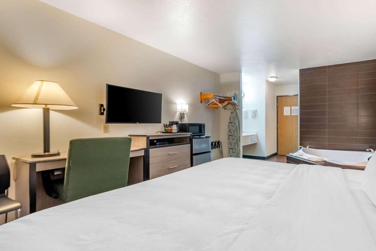 Econo Lodge Pueblo Exteriér fotografie
