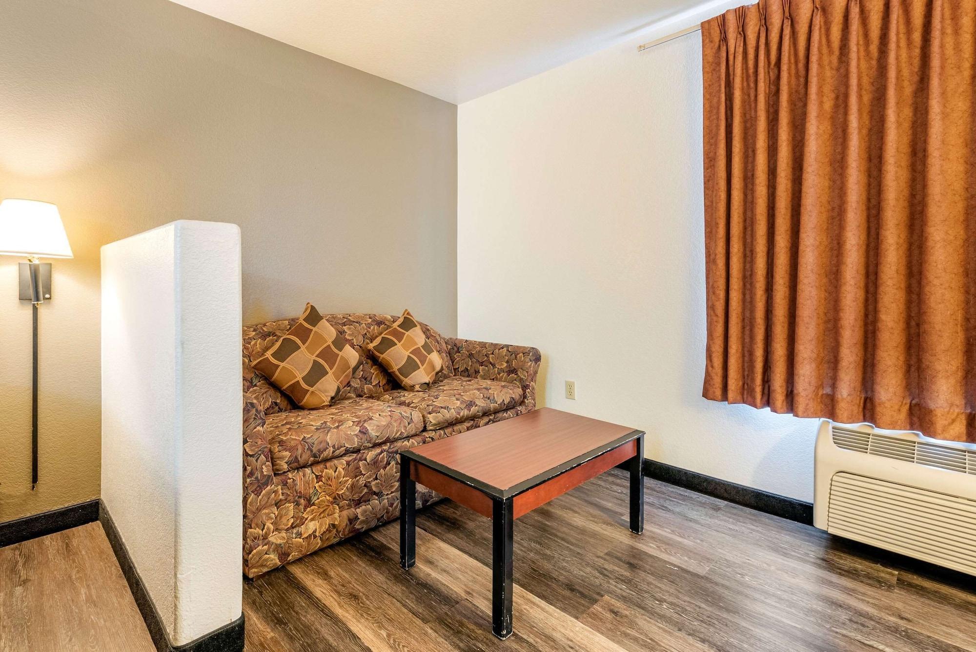 Econo Lodge Pueblo Exteriér fotografie