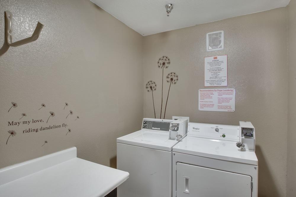 Econo Lodge Pueblo Exteriér fotografie