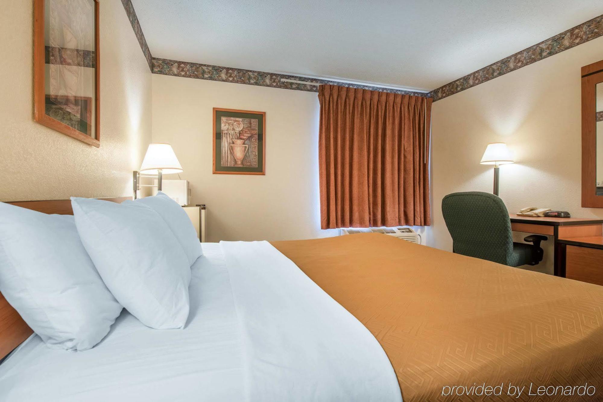 Econo Lodge Pueblo Exteriér fotografie