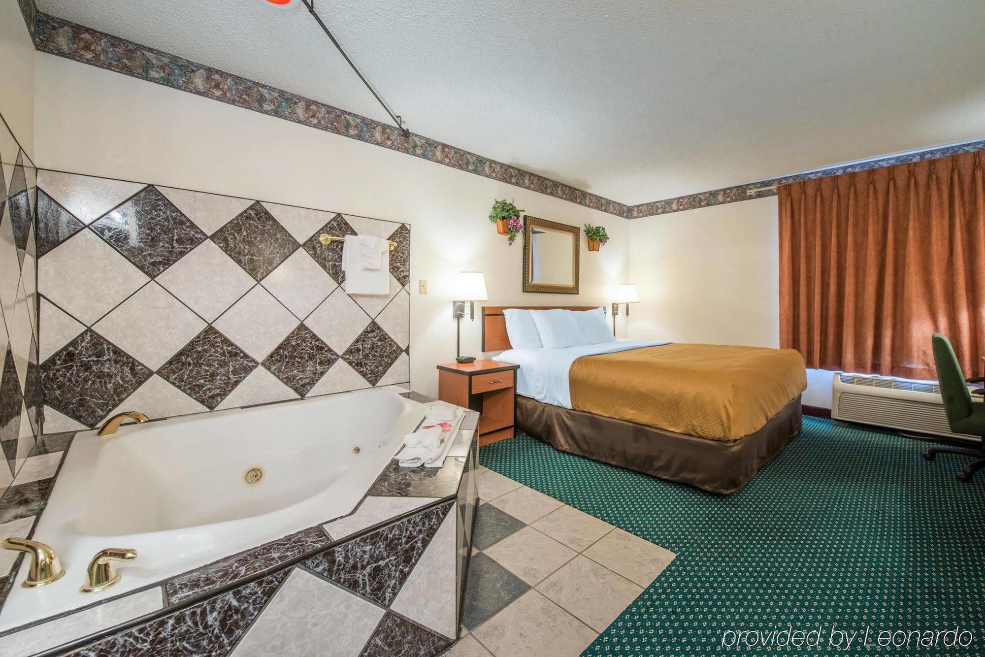 Econo Lodge Pueblo Exteriér fotografie