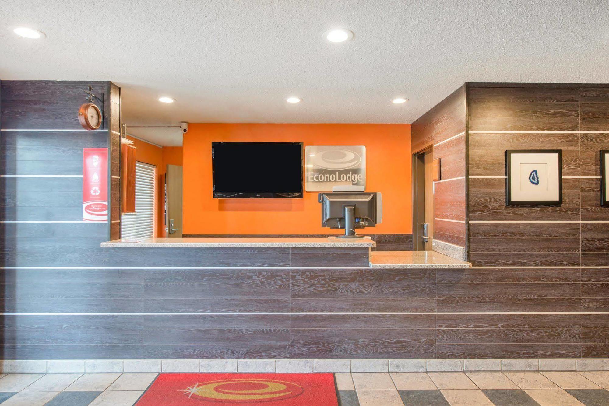 Econo Lodge Pueblo Exteriér fotografie