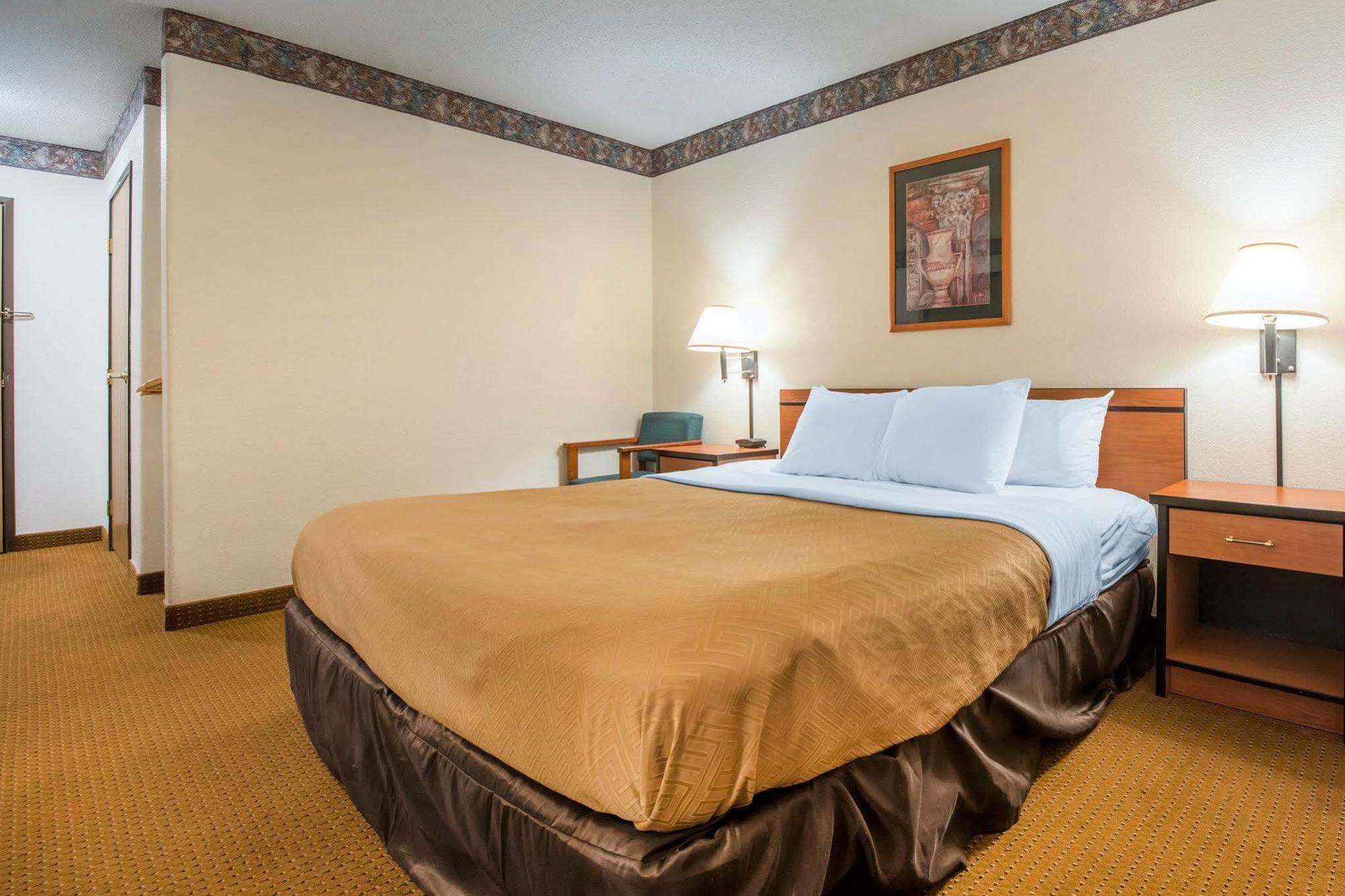 Econo Lodge Pueblo Exteriér fotografie