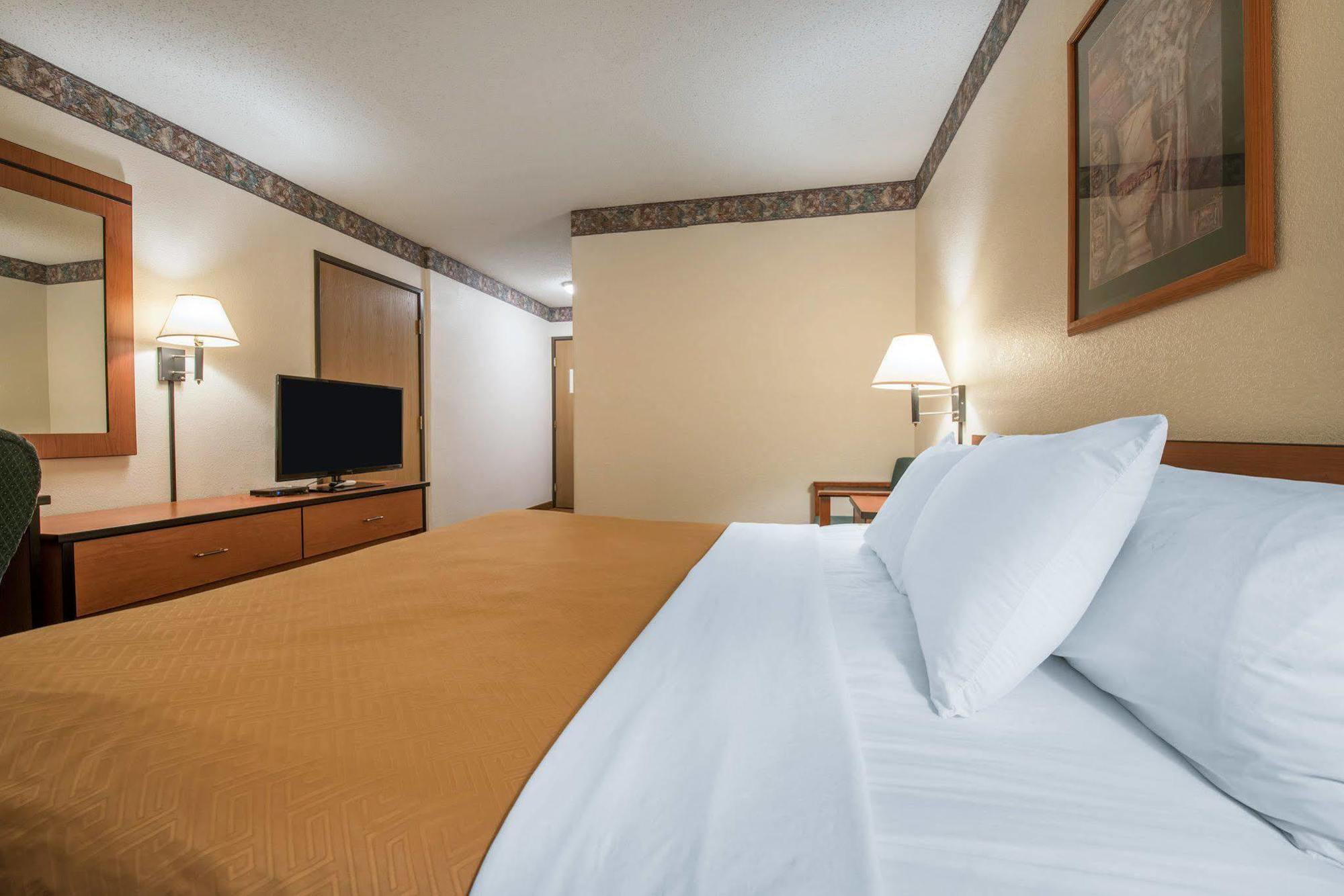 Econo Lodge Pueblo Exteriér fotografie