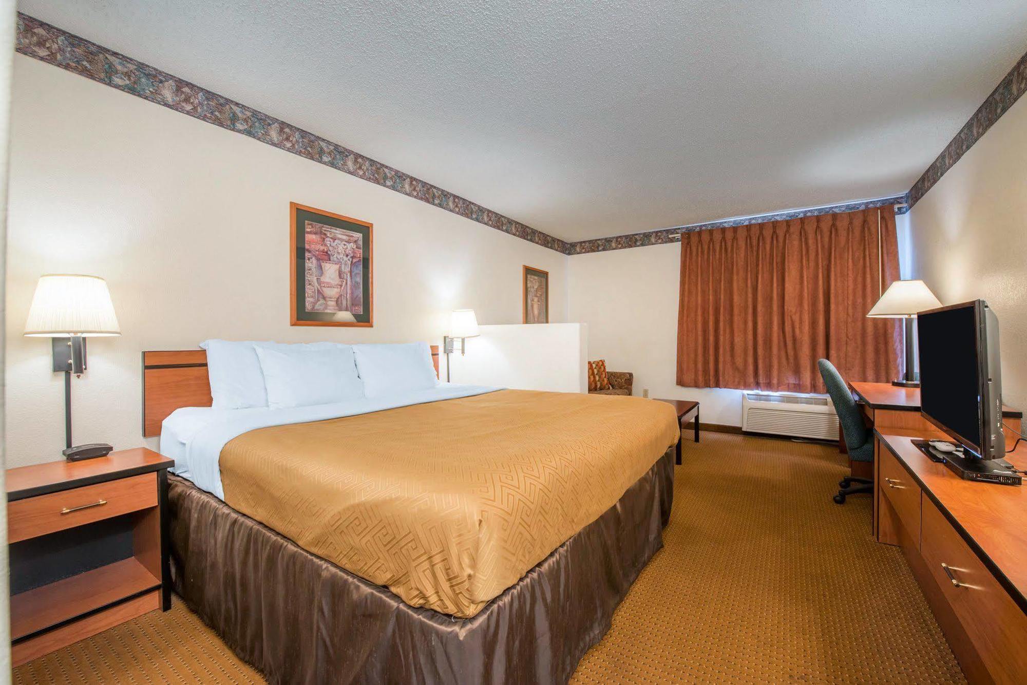 Econo Lodge Pueblo Exteriér fotografie