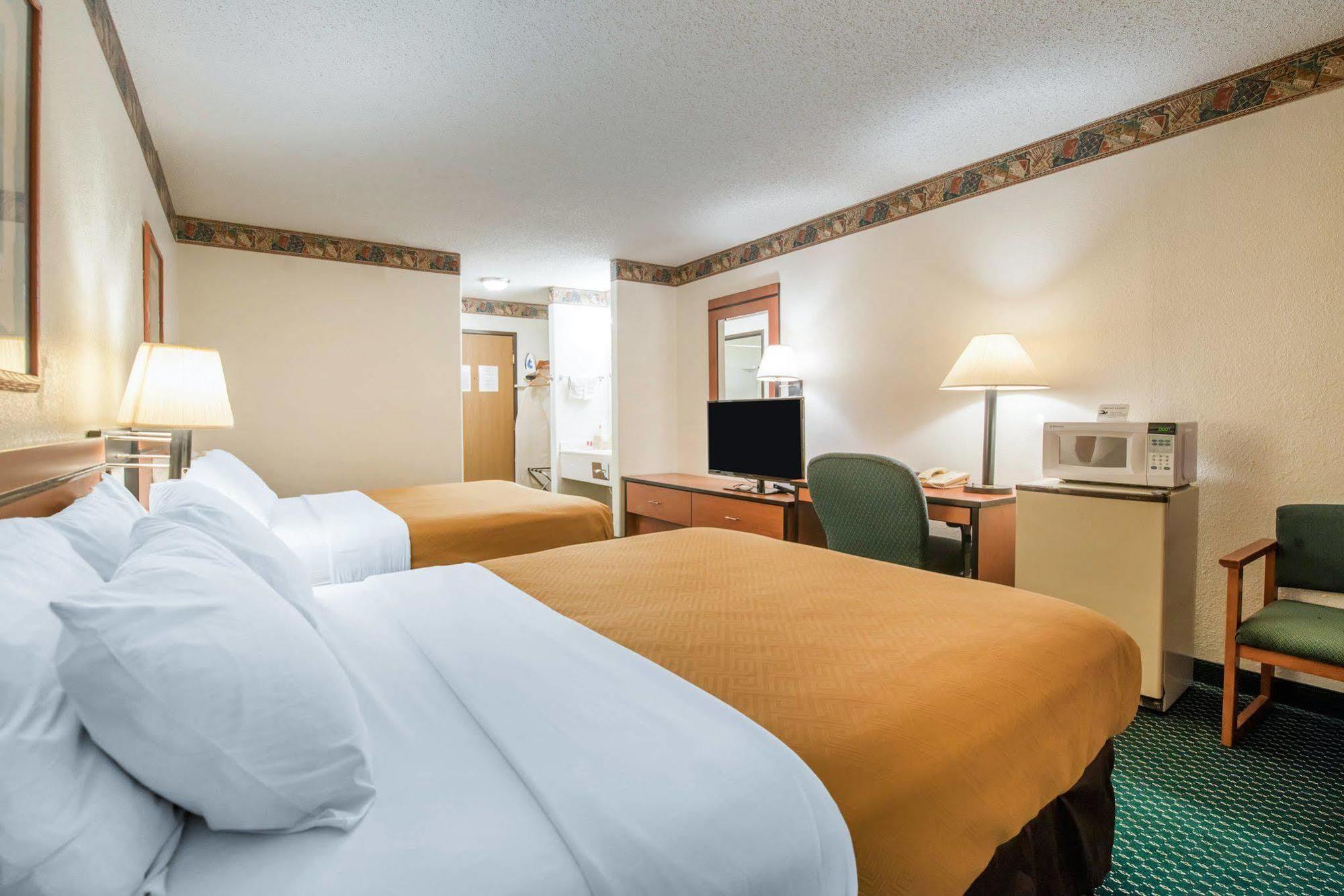 Econo Lodge Pueblo Exteriér fotografie